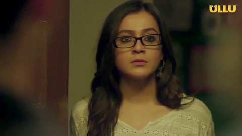 Indischer Softcore mit einer indischen Bhabhi MILF und Striptease