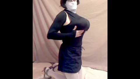 vanezca vestida con zapatillas and white mask 2