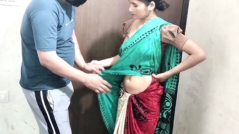 La tía india Kajolbabs se pone ardiente con su hermanastro en el pueblo.