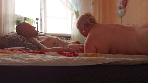 Schwiegermutter Zona901 gibt an ihrem freien Tag einen intensiven Tiefthroat-Blowjob