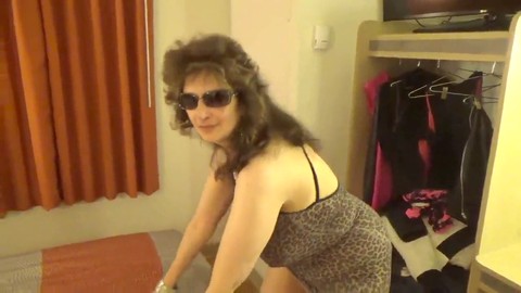 Revestido, big natural tit milf, tetas naturalmente grandes