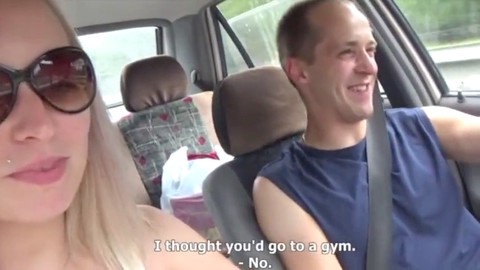 Herrliche Ehefrau fickt im Swinger Porno Video