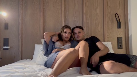 Cherry verliert ihre Jungfräulichkeit an ihren Stiefbruder bei einer wilden Begegnung