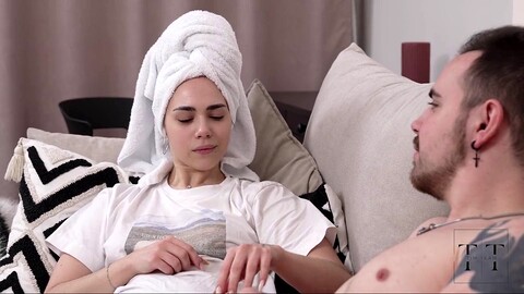 Éjaculation interne intense avec Alice_Atwood alors qu'il va profondément en elle