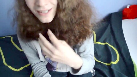 Junger Femboy wird roh und aufgeregt