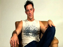 Loup, un gay, un beau gosse musclé